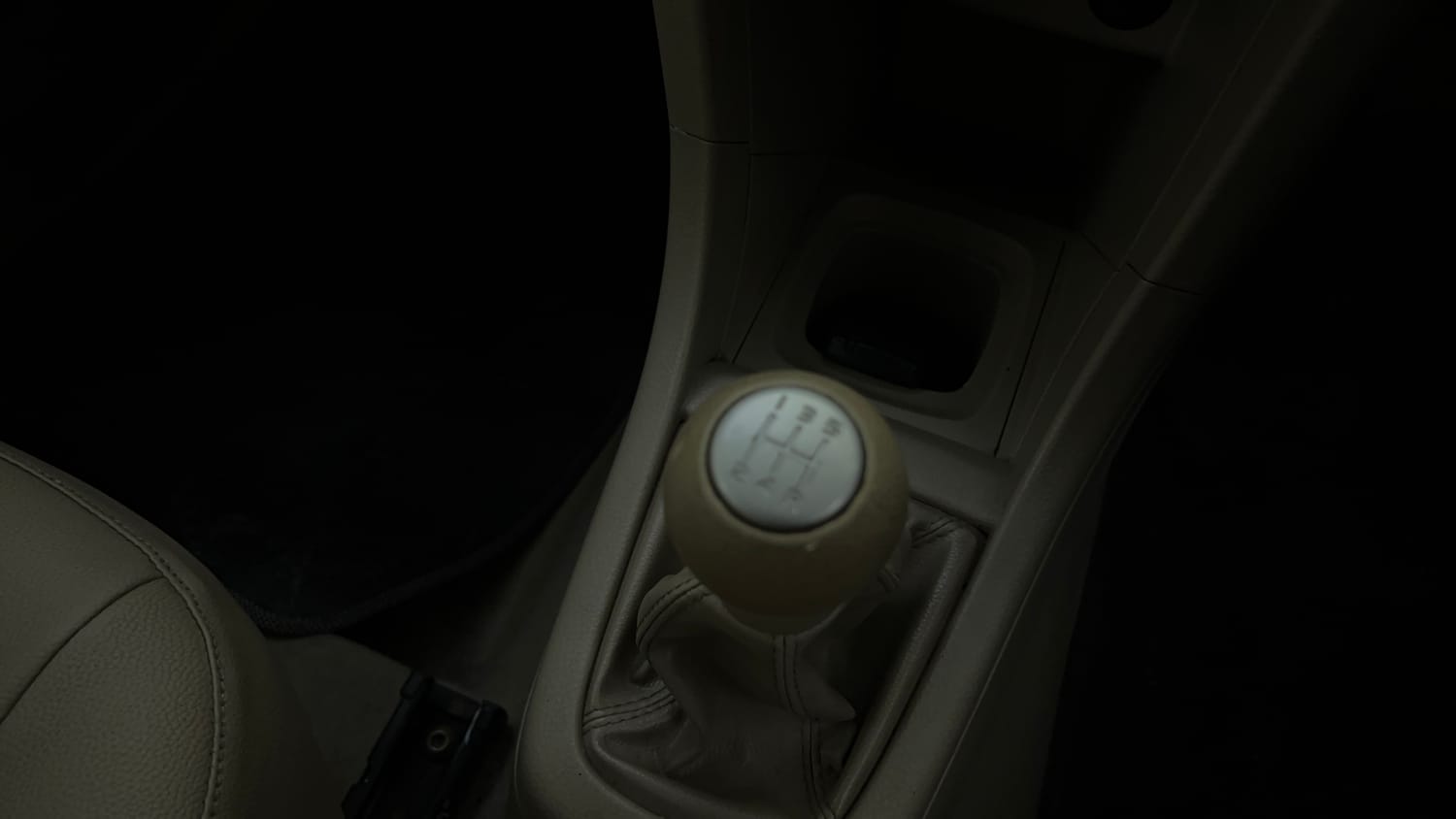 Used 2012 Maruti Suzuki Swift Dzire VXI Petrol Manual interior GEAR  KNOB VIEW