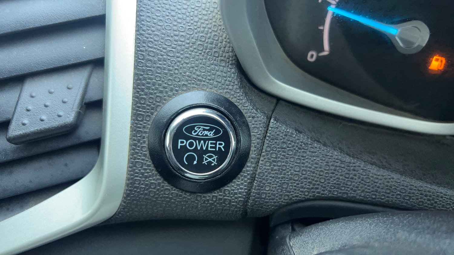Used 2014 Ford EcoSport Titanium 1.5 TDCi (Opt) Diesel Manual top_features Keyless start