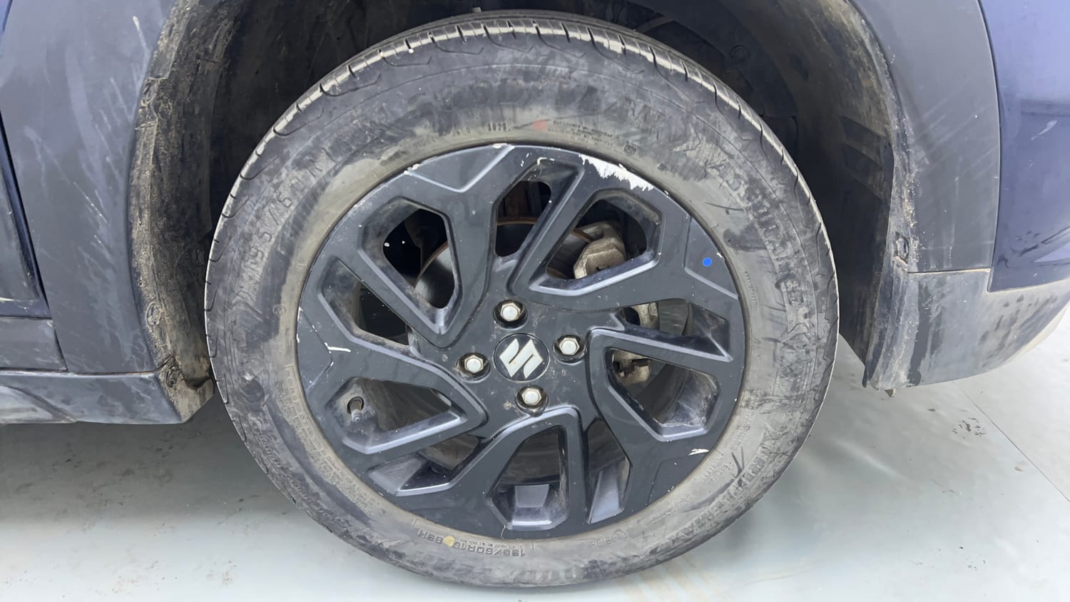 Used 2023 Maruti Suzuki Fronx Delta Plus 1.2L AGS Petrol Automatic tyres RIGHT FRONT TYRE RIM VIEW