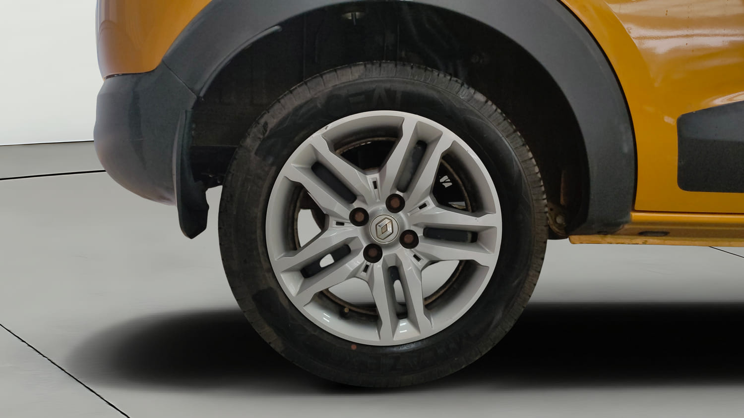 Used 2022 Renault Triber RXZ EASY-R AMT Petrol Automatic tyres RIGHT REAR TYRE RIM VIEW