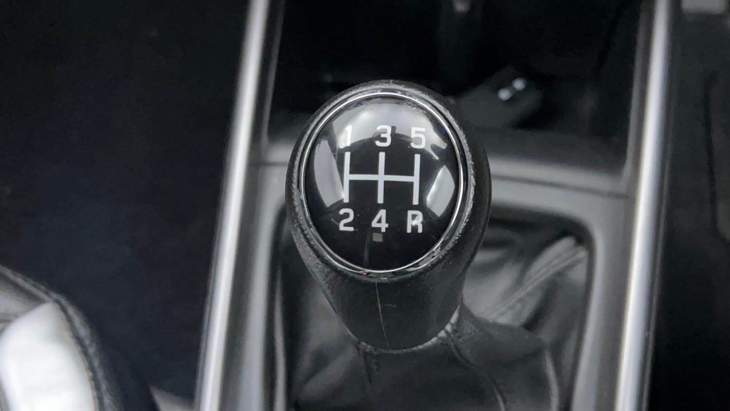 Used 2021 Maruti Suzuki Baleno Zeta Petrol Manual interior GEAR  KNOB VIEW