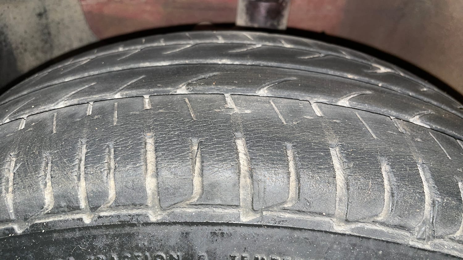 Used 2017 Hyundai Elite i20 Magna 1.2 Petrol Manual tyres LEFT FRONT TYRE TREAD VIEW