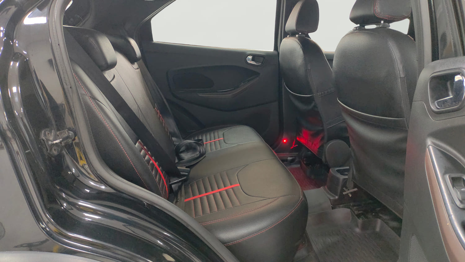 Used 2018 Ford Freestyle Titanium 1.2 Ti-VCT Petrol Manual interior RIGHT SIDE REAR DOOR CABIN VIEW