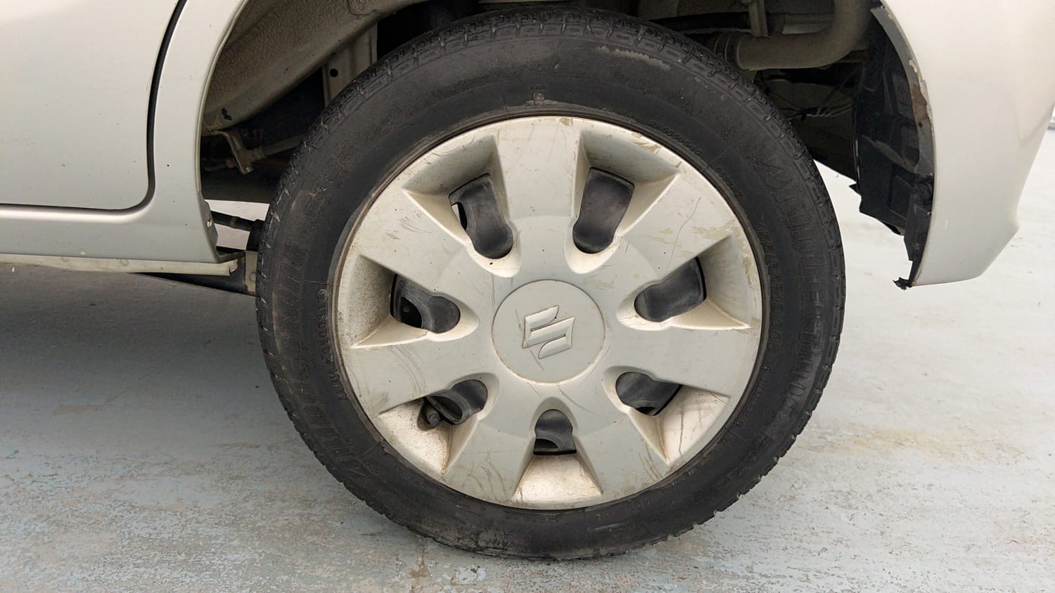 Used 2017 maruti-suzuki Alto K10 VXi (O) AMT Petrol Automatic tyres LEFT REAR TYRE RIM VIEW