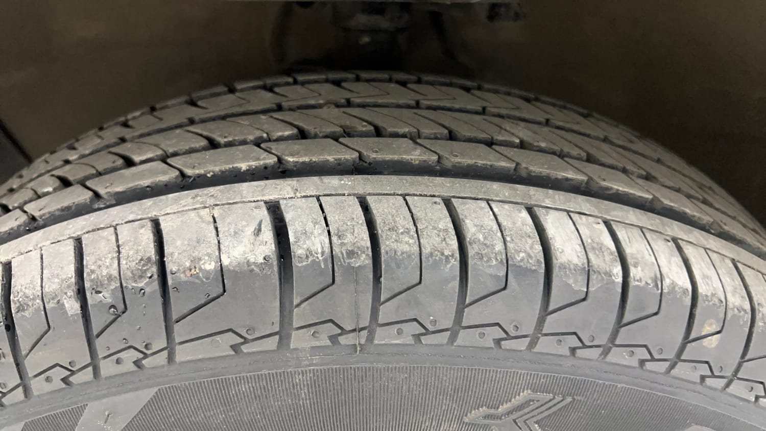 Used 2013 Maruti Suzuki Ritz Zxi BS-IV Petrol Manual tyres LEFT FRONT TYRE TREAD VIEW