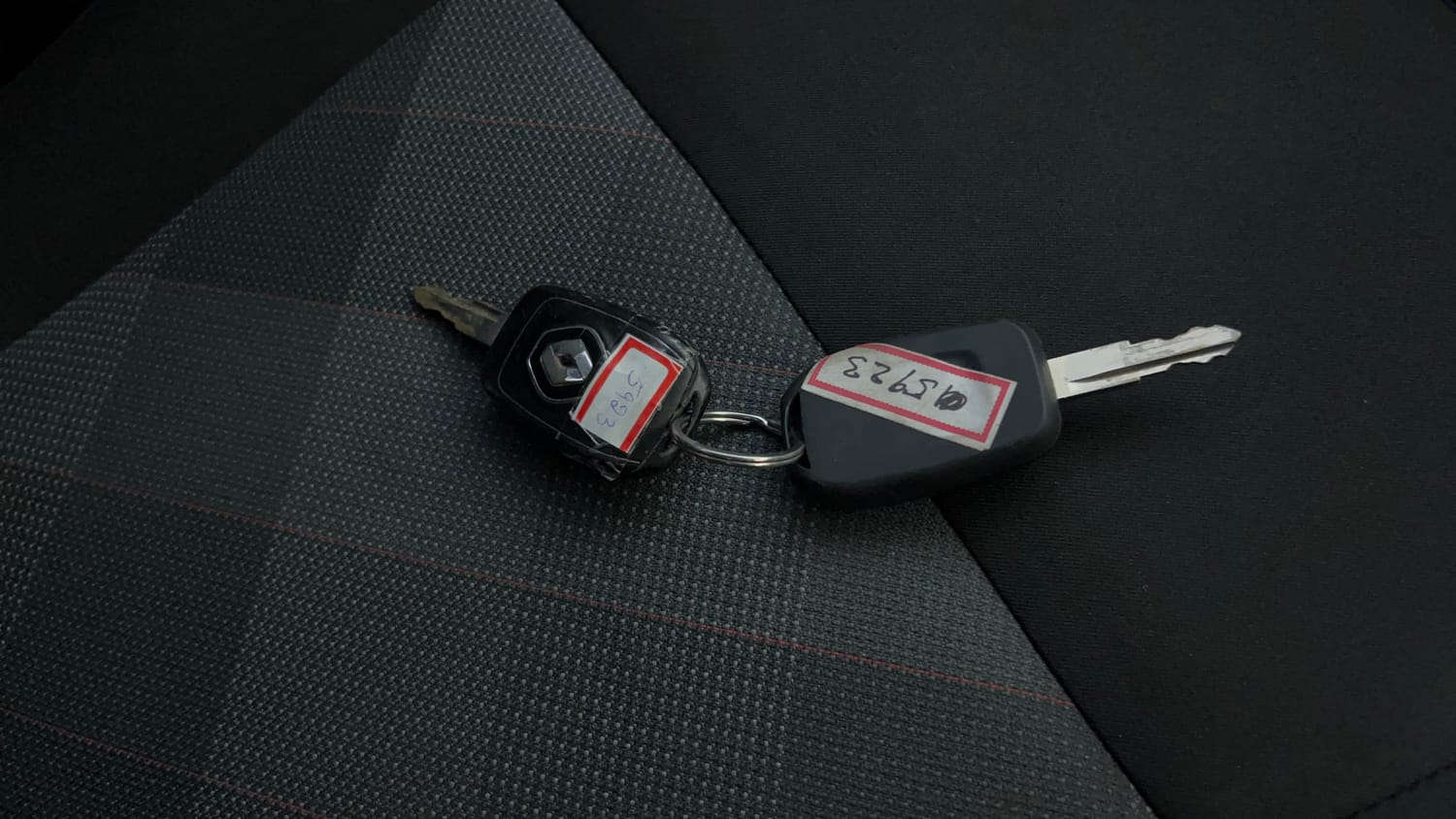 Used 2020 Renault Kwid RXT 1.0 AMT Opt Petrol Automatic extra CAR KEY VIEW