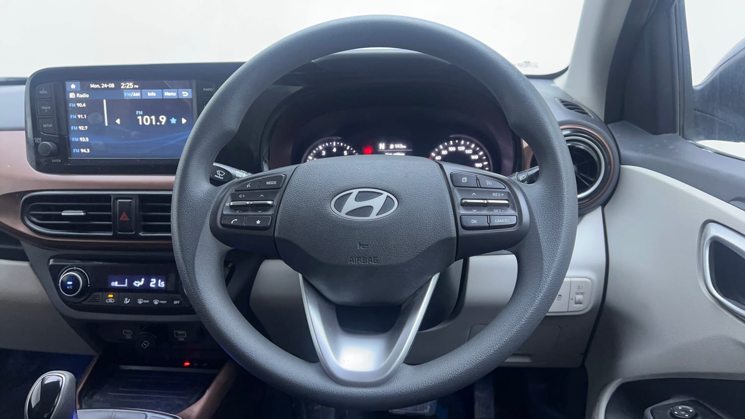 Used 2025 Hyundai Aura SX Plus 1.2 AMT Petrol Petrol Automatic interior STEERING VIEW