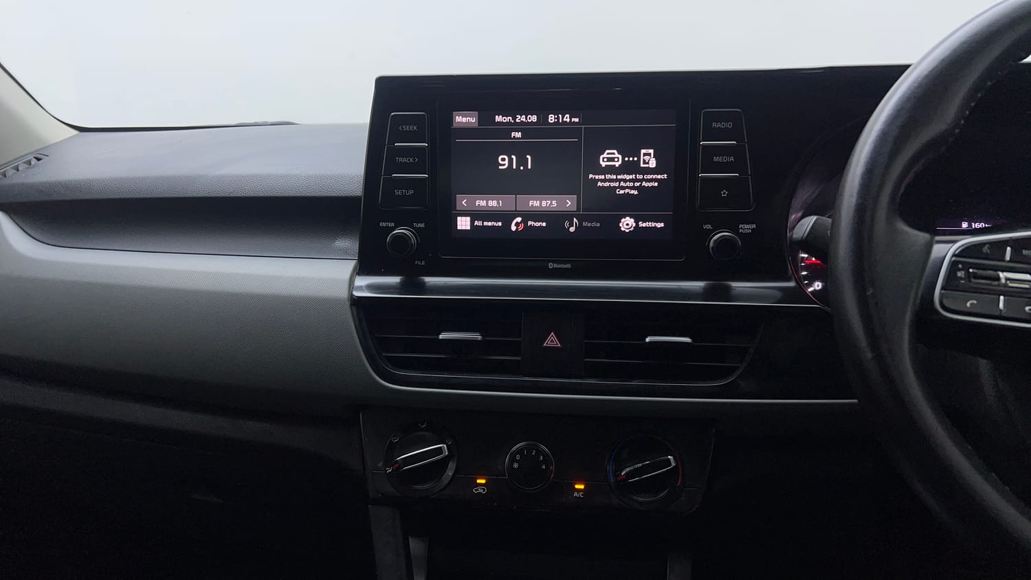 Used 2022 Kia Seltos HTK 1.5 Diesel Diesel Manual top_features Integrated (in-dash) music system