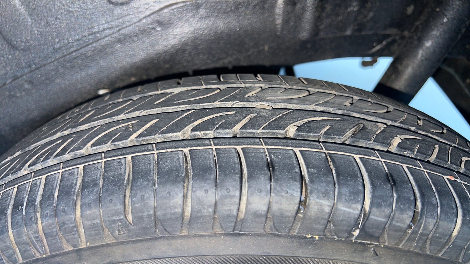Used 2014 Maruti Suzuki Wagon R LXI Petrol Manual tyres LEFT REAR TYRE TREAD VIEW
