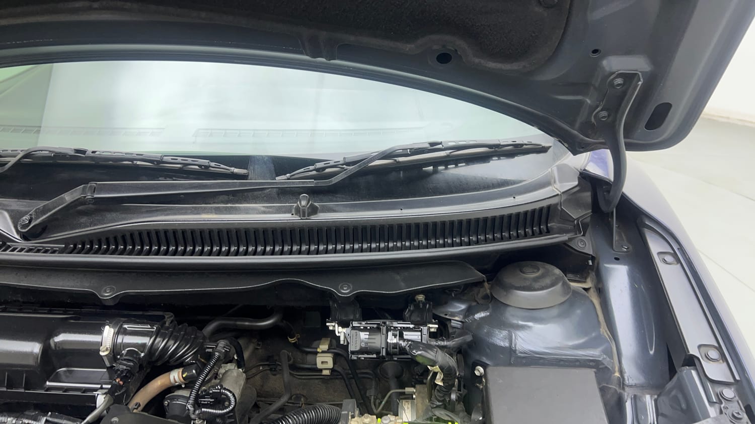 Used 2019 Toyota Glanza V CVT Petrol Automatic engine ENGINE LEFT SIDE HINGE & APRON VIEW