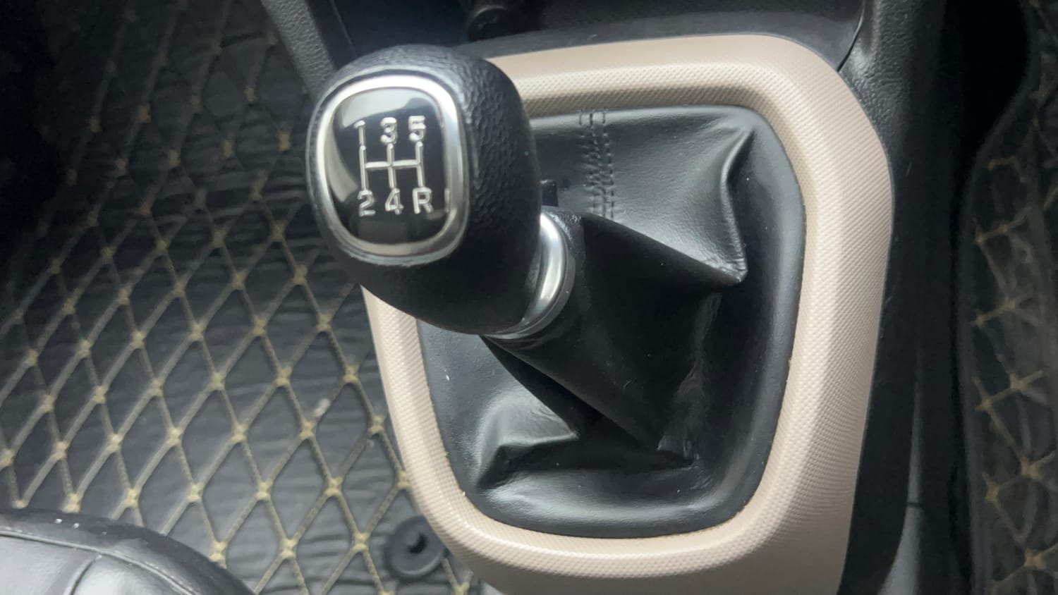Used 2016 Hyundai Grand i10 Sportz 1.2 Kappa VTVT Petrol Manual interior GEAR  KNOB VIEW