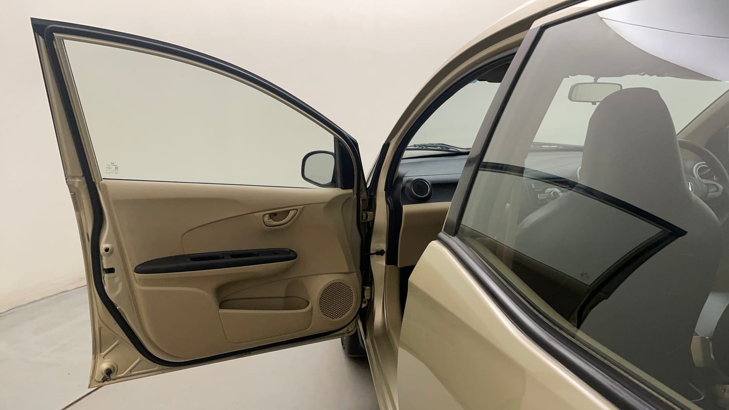 Used 2015 Honda Mobilio S Petrol Petrol Manual interior LEFT FRONT DOOR OPEN VIEW