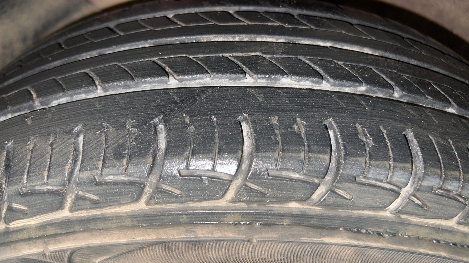 Used 2019 Hyundai Elite i20 Sportz Plus 1.2 Petrol Manual tyres LEFT FRONT TYRE TREAD VIEW