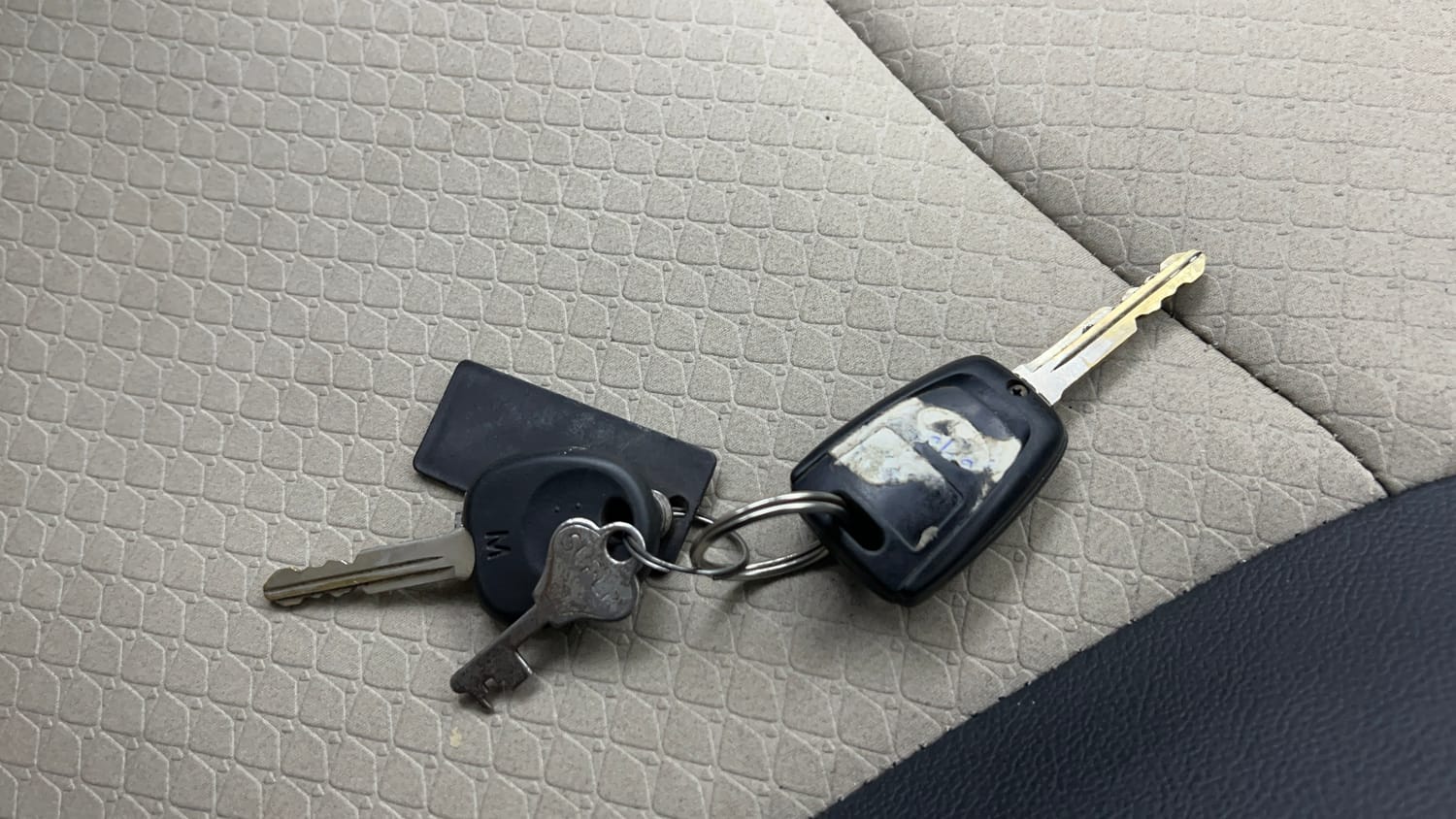 Used 2020 Hyundai Santro Sportz AMT Petrol Automatic extra CAR KEY VIEW