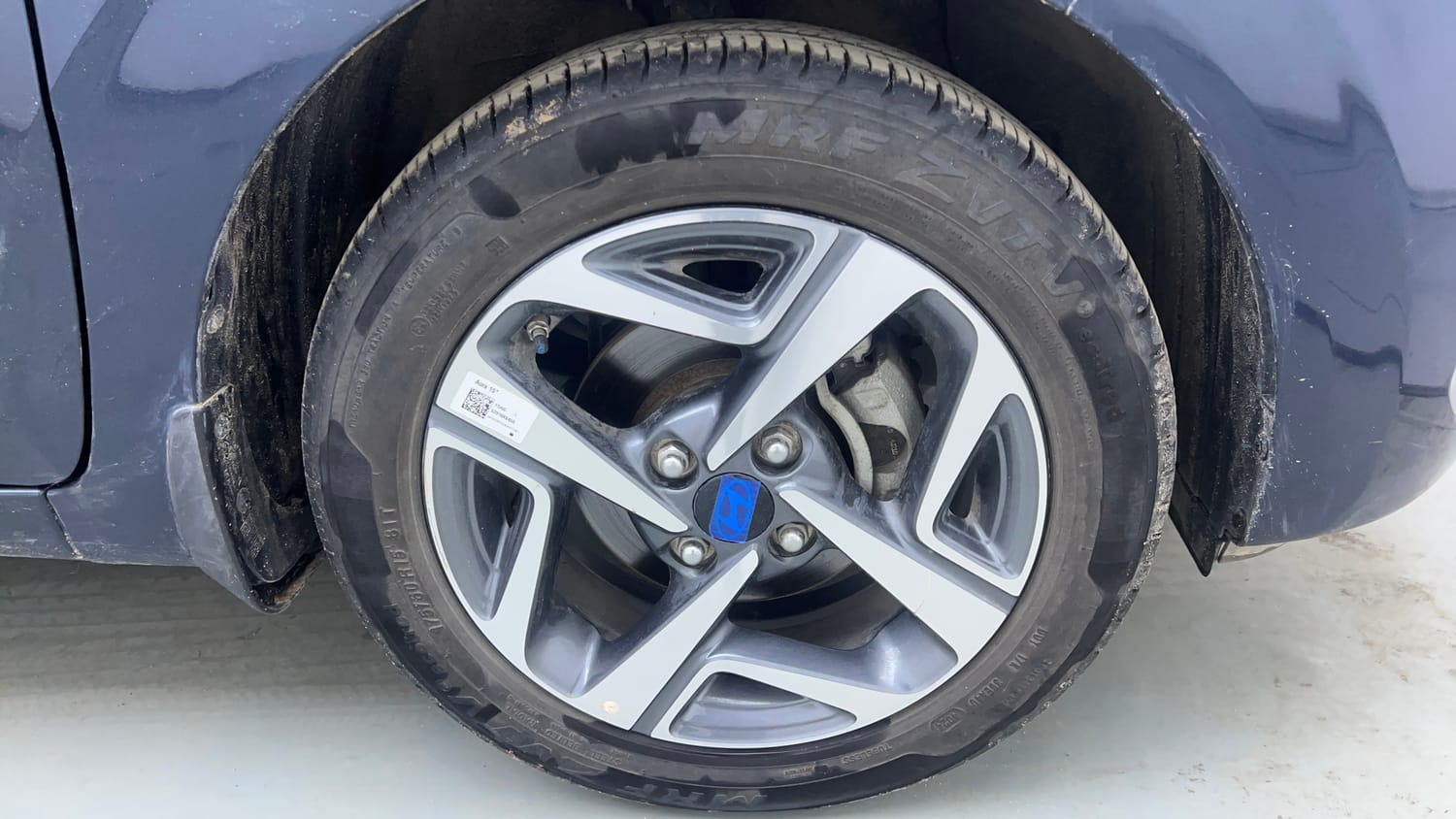 Used 2025 Hyundai Aura SX Plus 1.2 AMT Petrol Petrol Automatic tyres RIGHT FRONT TYRE RIM VIEW
