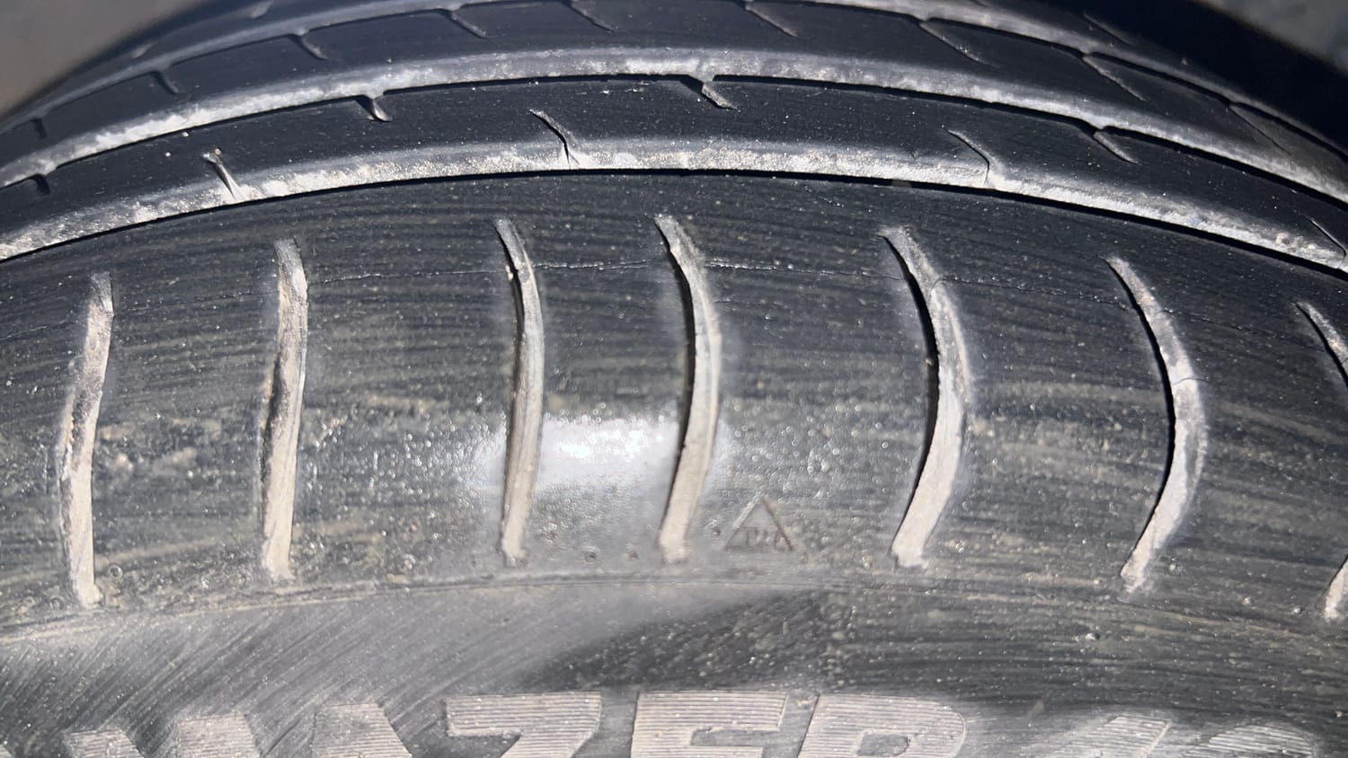 Used 2014 Hyundai Xcent SX AT 1.2 (O) Petrol Automatic tyres RIGHT FRONT TYRE TREAD VIEW