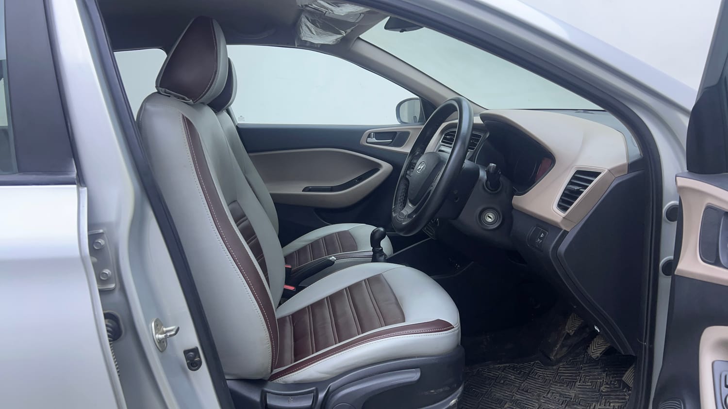 Used 2018 Hyundai Elite i20 Asta 1.2 Petrol Manual interior RIGHT SIDE FRONT DOOR CABIN VIEW