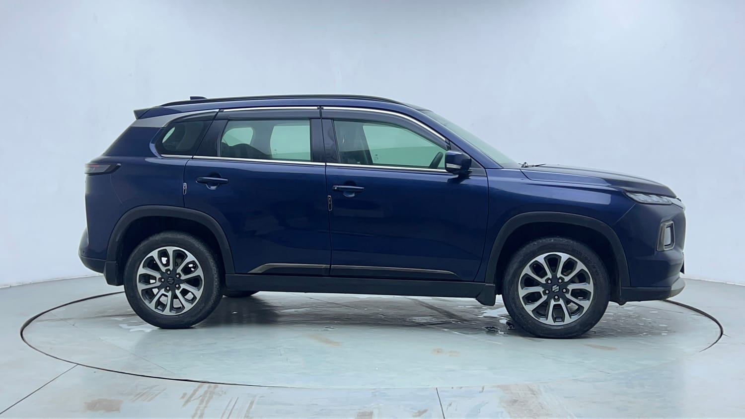Used 2023 Maruti Suzuki Grand Vitara Alpha Smart Hybrid Petrol Manual exterior RIGHT SIDE VIEW