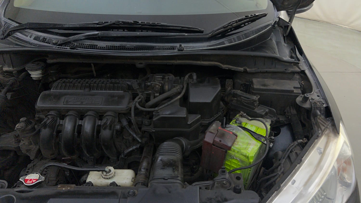 Used 2016 Honda City V Petrol Manual engine ENGINE LEFT SIDE HINGE & APRON VIEW