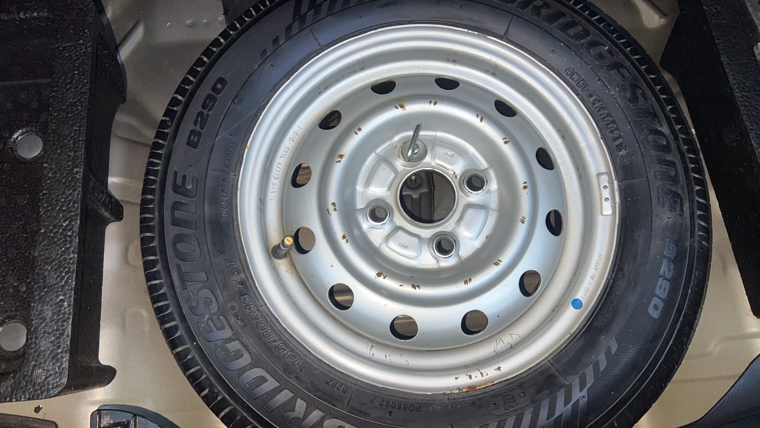 Used 2014 Maruti Suzuki Wagon R LXI Petrol Manual tyres SPARE TYRE VIEW