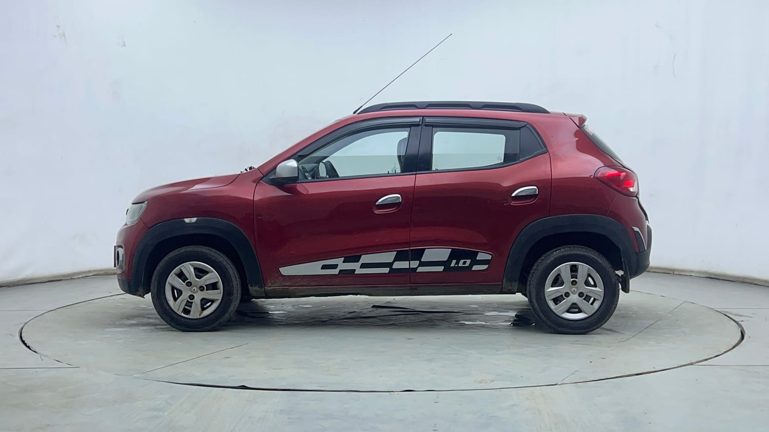 Used 2017 Renault Kwid 1.0 RXT AMT Opt Petrol Automatic exterior LEFT SIDE VIEW