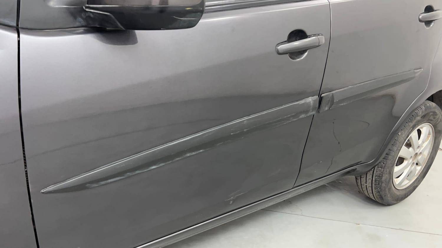 Used 2013 Maruti Suzuki Ritz Zxi BS-IV Petrol Manual dents MINOR SCRATCH