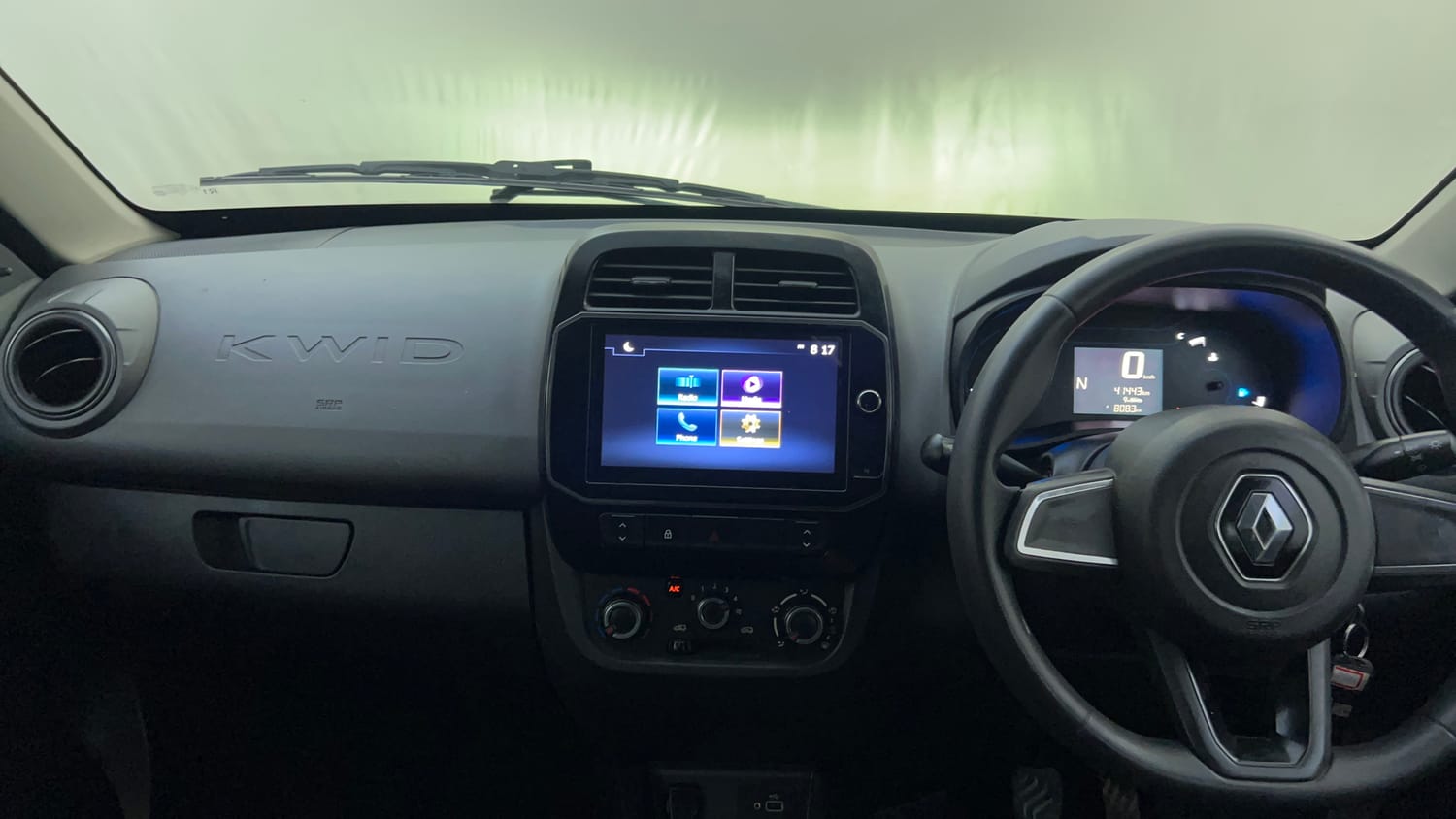 Used 2020 Renault Kwid RXT 1.0 AMT Opt Petrol Automatic interior MUSIC SYSTEM & AC CONTROL VIEW