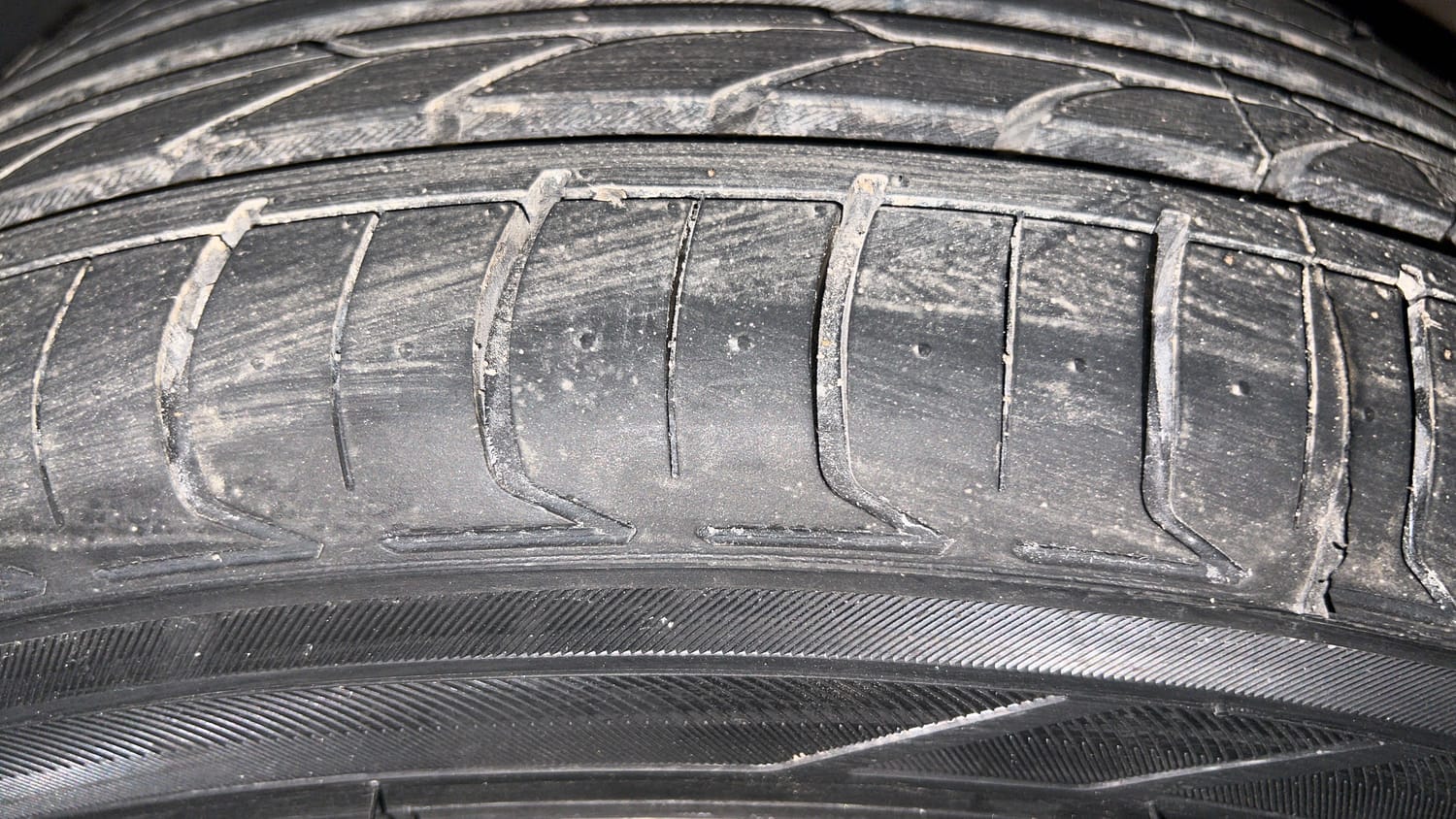 Used 2020 kia Seltos GTX Plus DCT 1.4 Petrol Automatic tyres LEFT FRONT TYRE TREAD VIEW