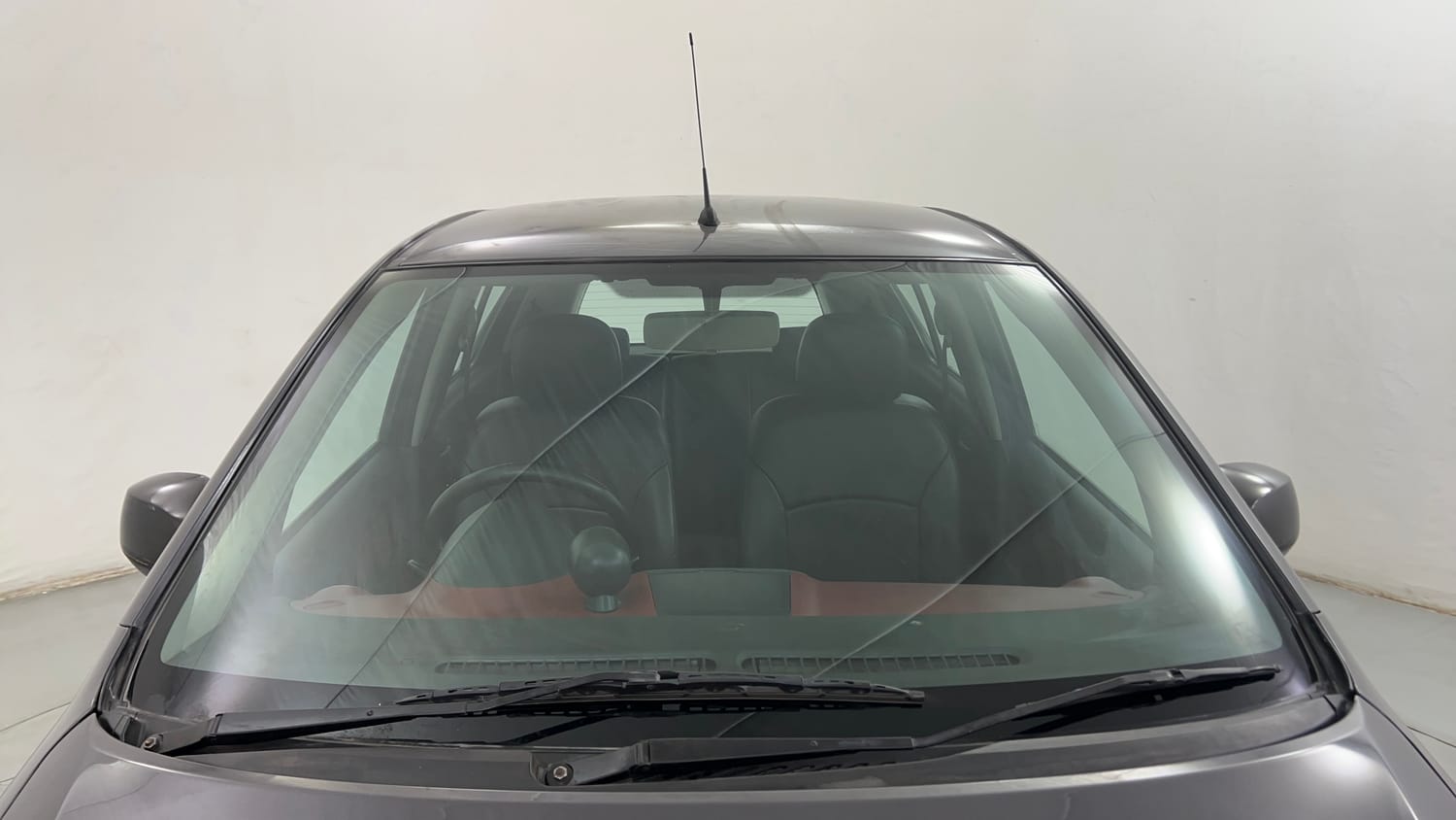 Used 2013 Maruti Suzuki Ritz Zxi BS-IV Petrol Manual exterior FRONT WINDSHIELD VIEW