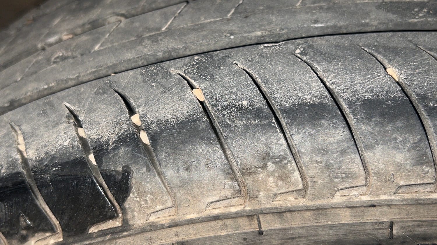 Used 2023 Hyundai Exter SX (O) Connect 1.2 AMT Petrol Automatic tyres RIGHT REAR TYRE TREAD VIEW