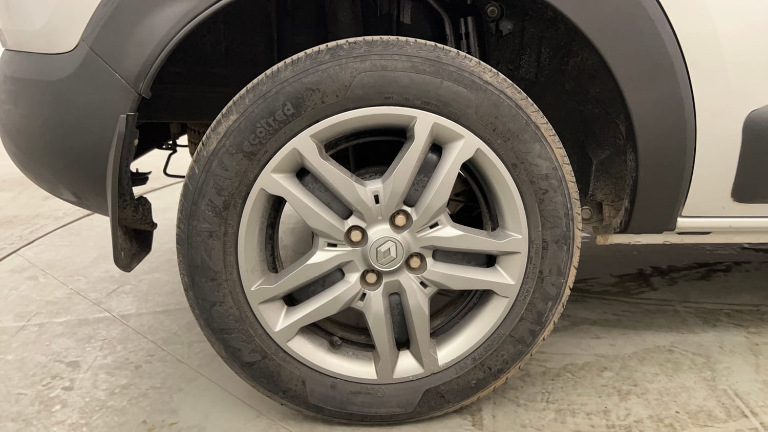 Used 2024 Renault Triber RXZ Petrol Manual tyres RIGHT REAR TYRE RIM VIEW