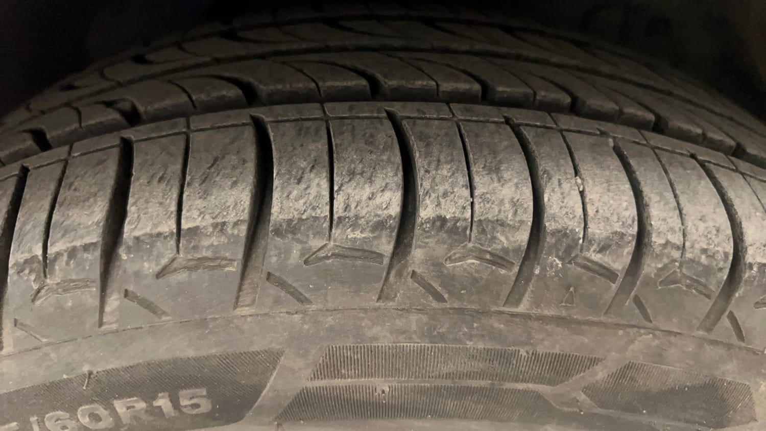 Used 2015 Tata Zest XT Petrol Petrol Manual tyres RIGHT FRONT TYRE TREAD VIEW