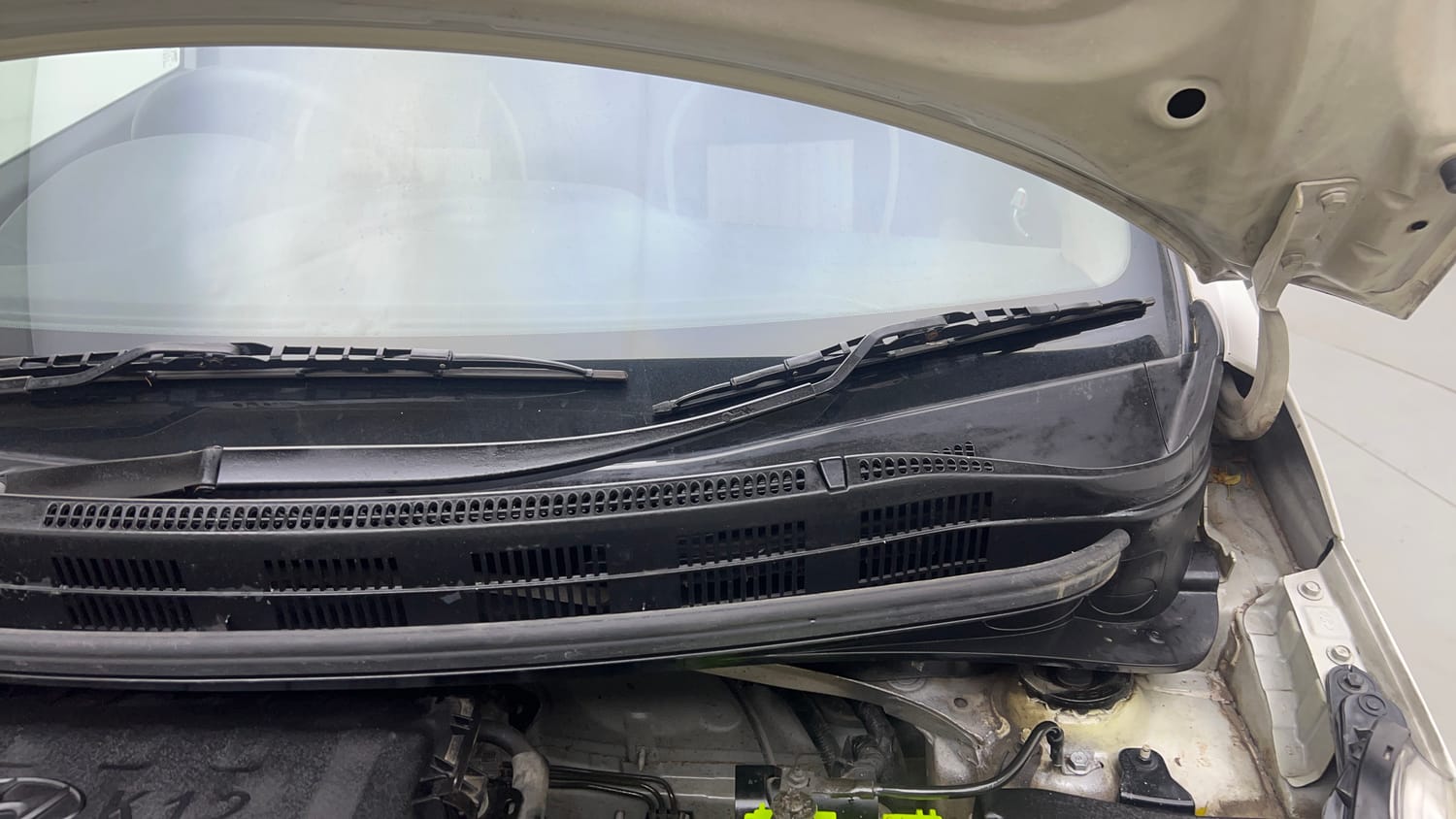 Used 2016 Hyundai Grand i10 Sportz 1.2 Kappa VTVT Petrol Manual engine ENGINE LEFT SIDE HINGE & APRON VIEW