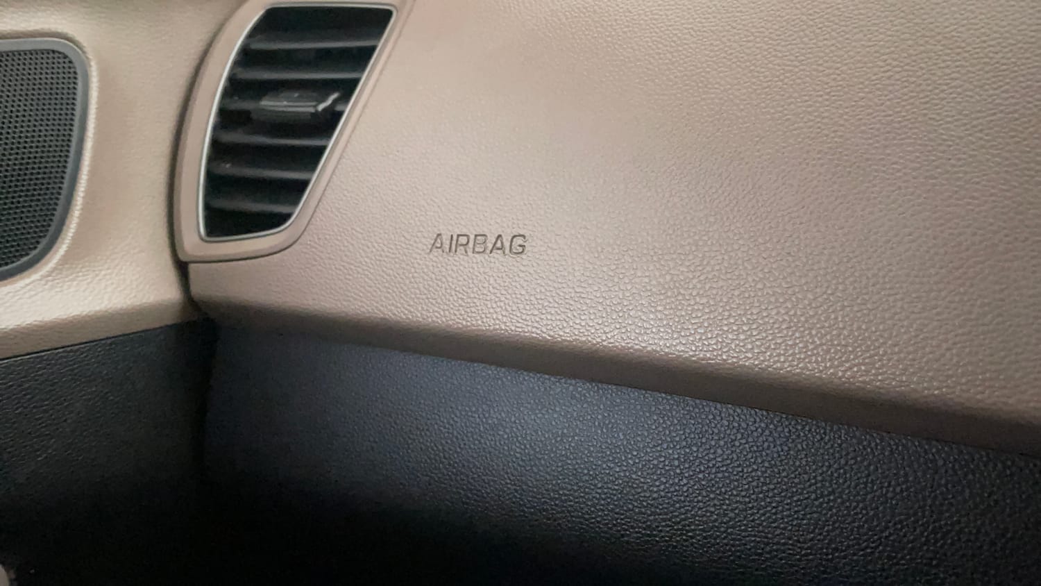 Used 2017 Hyundai Elite i20 Magna 1.2 Petrol Manual top_features Airbags