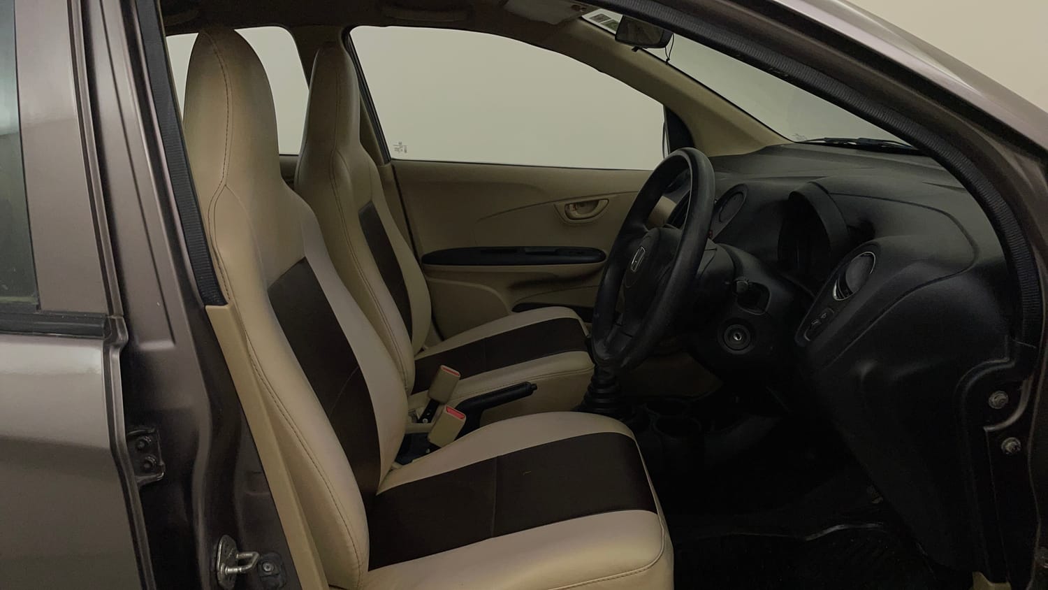 Used 2015 Honda Brio E MT Petrol Manual interior RIGHT SIDE FRONT DOOR CABIN VIEW