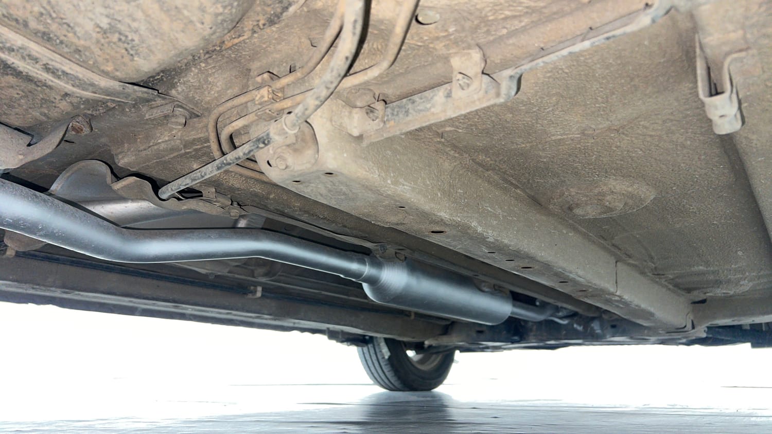 Used 2015 Maruti Suzuki Ciaz ZXi  AT Petrol Automatic extra REAR RIGHT UNDERBODY VIEW