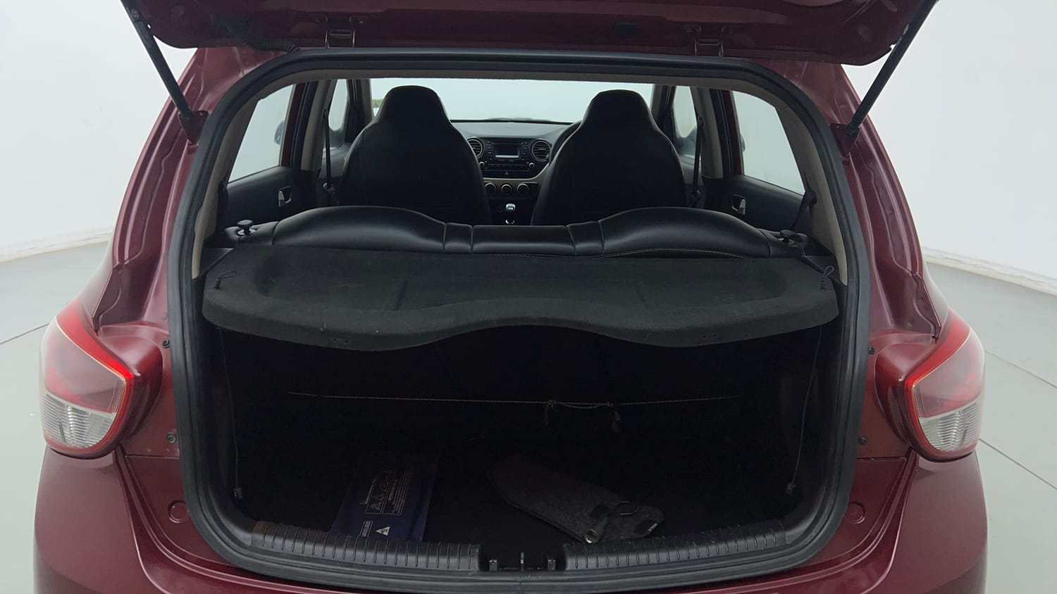 Used 2015 Hyundai Grand i10 Sportz 1.2 Kappa VTVT Petrol Manual interior DICKY INSIDE VIEW