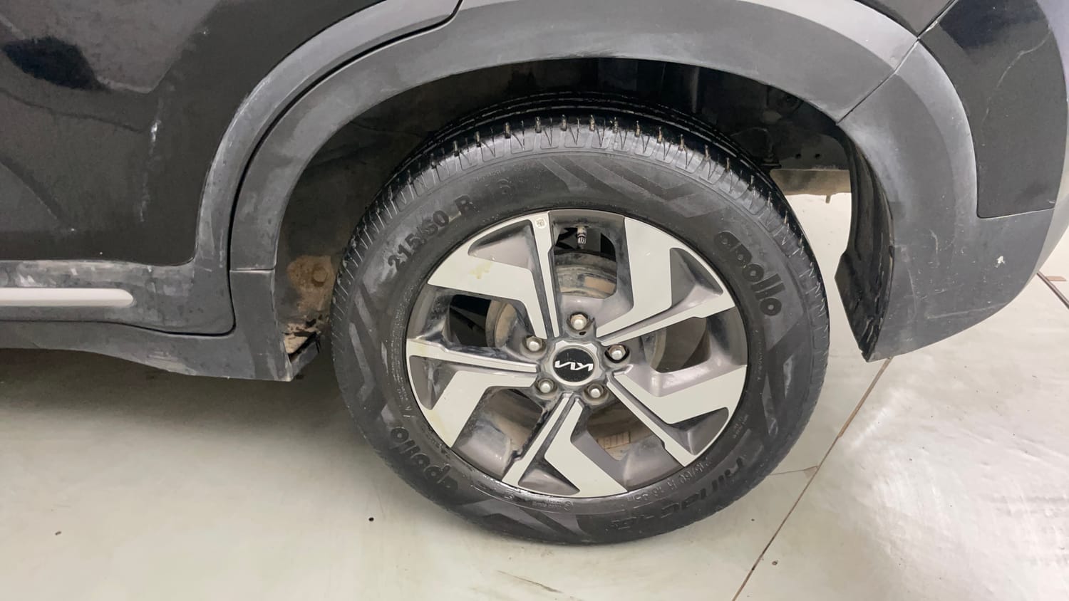Used 2023 Kia Sonet HTX 1.0 iMT Petrol Manual tyres LEFT REAR TYRE RIM VIEW
