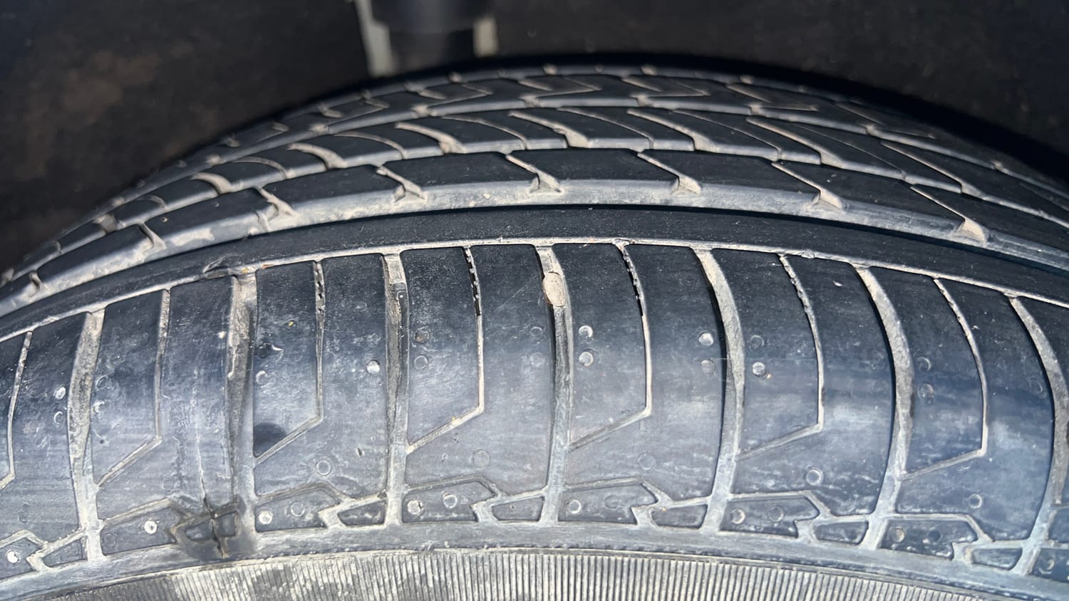 Used 2014 Ford EcoSport Titanium 1.5 TDCi (Opt) Diesel Manual tyres RIGHT REAR TYRE TREAD VIEW