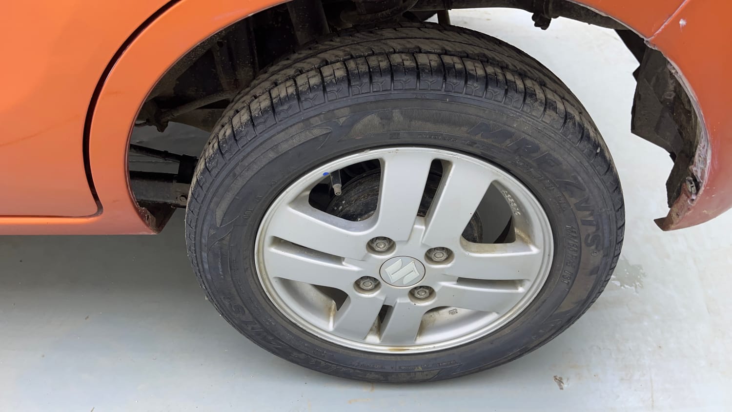 Used 2015 Maruti Suzuki Alto K10 VXi Petrol Manual tyres LEFT REAR TYRE RIM VIEW