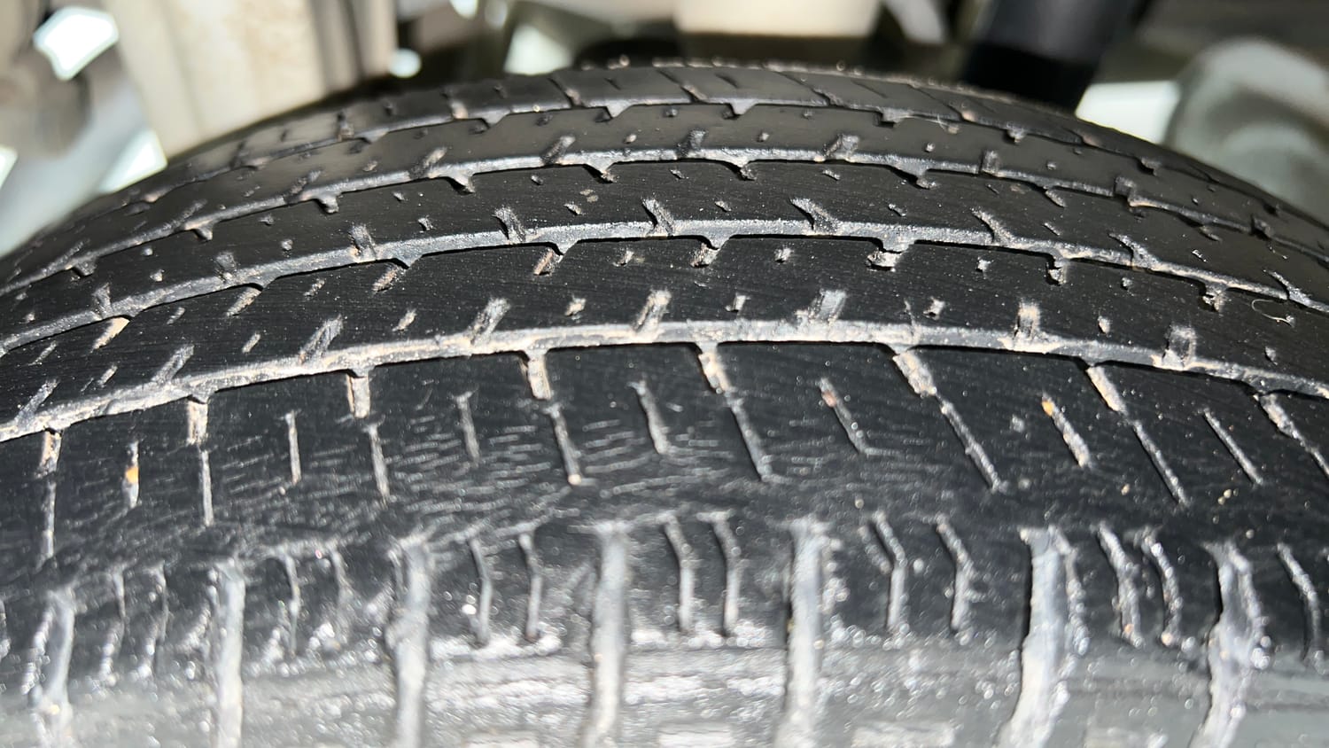 Used 2017 maruti-suzuki Alto K10 VXi (O) AMT Petrol Automatic tyres RIGHT REAR TYRE TREAD VIEW