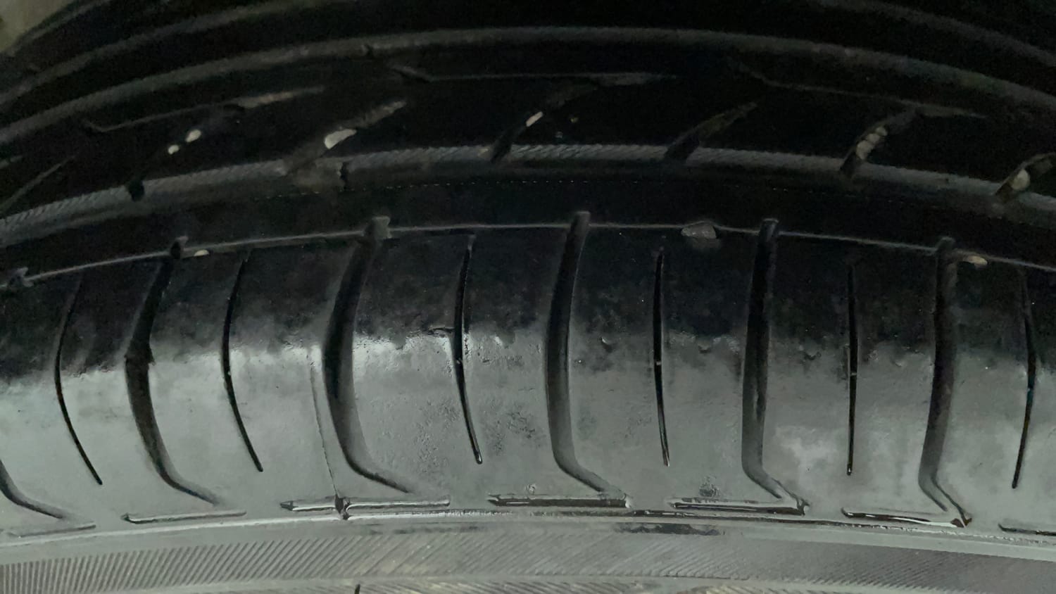 Used 2015 Hyundai Elite i20 Sportz 1.2 Petrol Manual tyres LEFT REAR TYRE TREAD VIEW