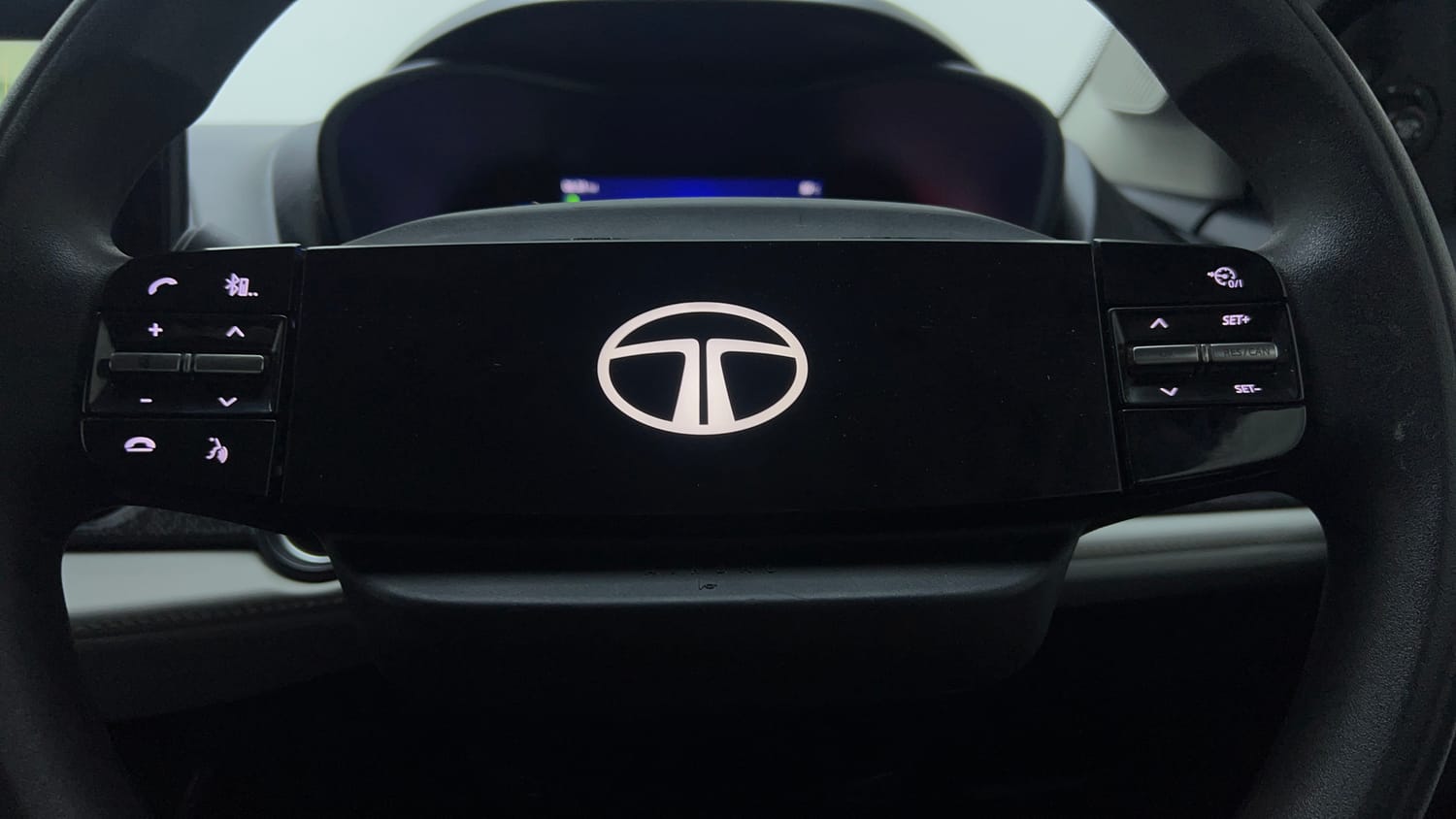 Used 2023 Tata Nexon Creative Plus 1.2 Revotron Petrol 6MT Petrol Manual top_features Airbags