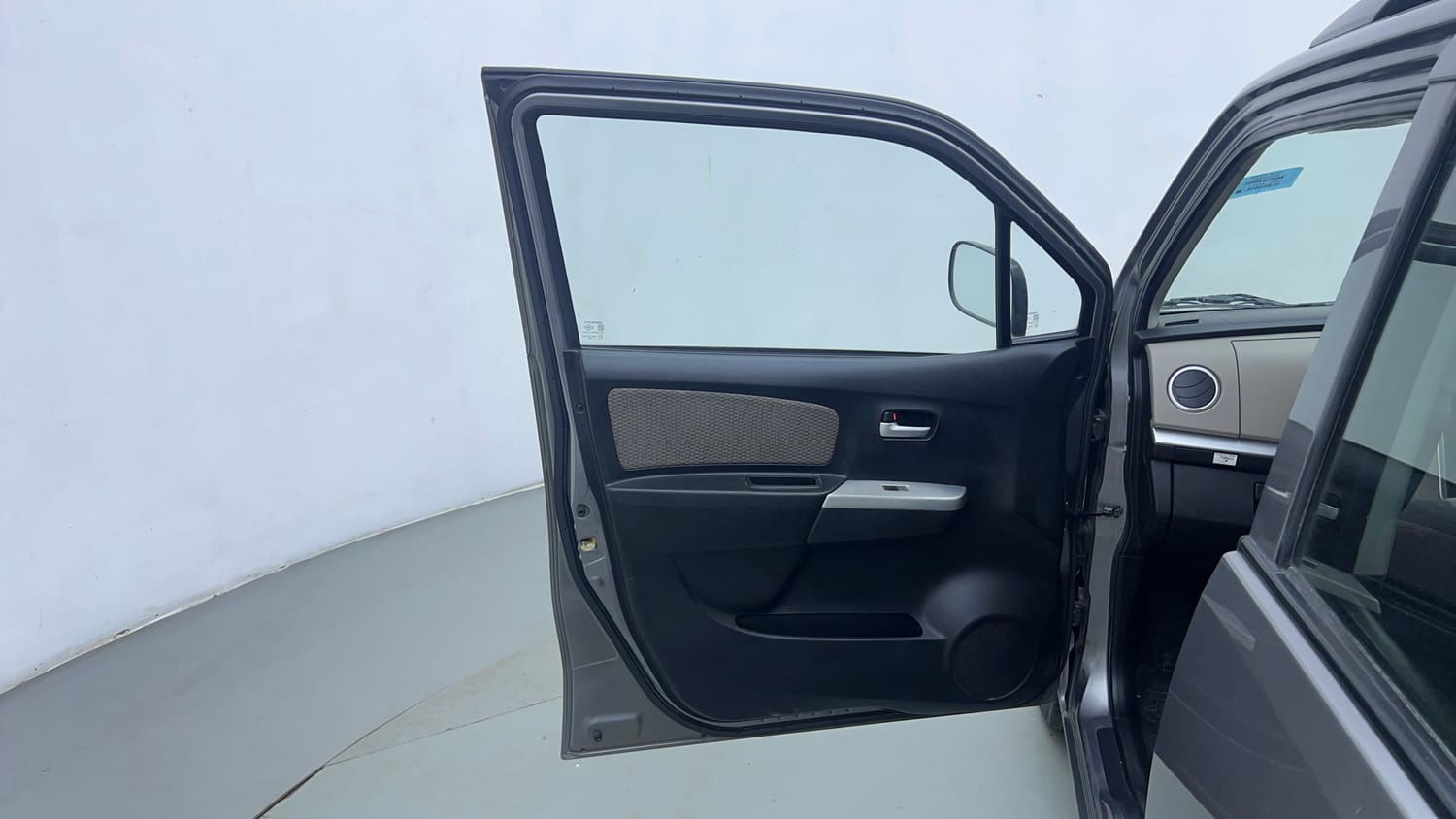 Used 2014 Maruti Suzuki Wagon R LXI Petrol Manual interior LEFT FRONT DOOR OPEN VIEW