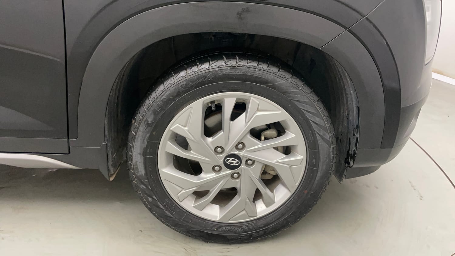 Used 2023 Hyundai Creta SX 1.5 Petrol Petrol Manual tyres RIGHT FRONT TYRE RIM VIEW