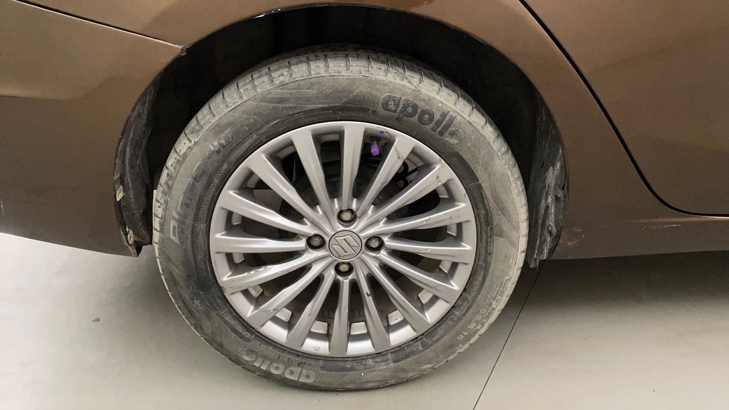 Used 2017 Maruti Suzuki Ciaz ZXI+ Petrol Manual tyres RIGHT REAR TYRE RIM VIEW