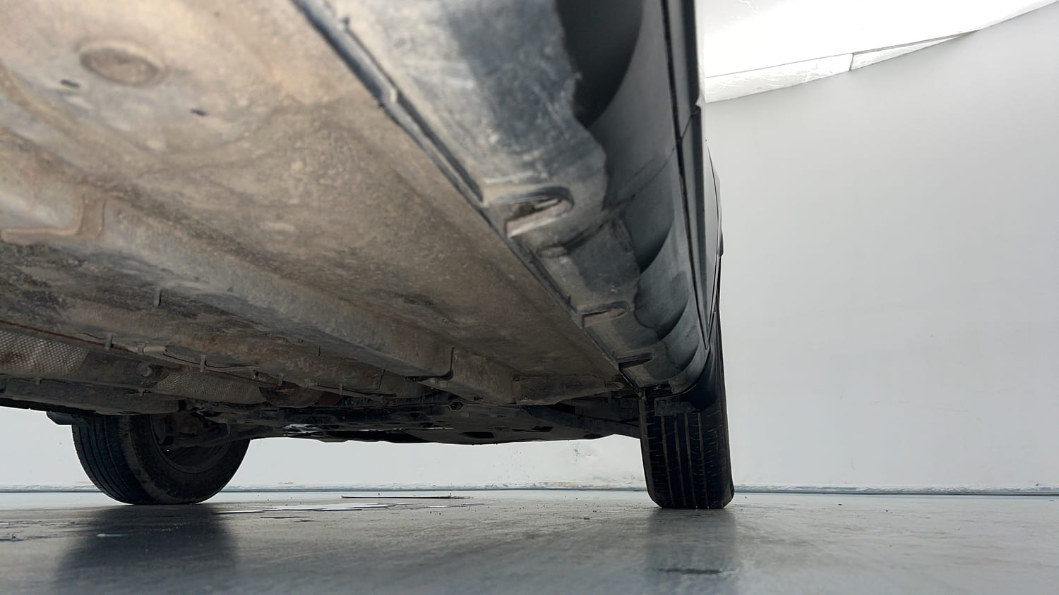 Used 2023 Hyundai Venue S (O) 1.2 Petrol Petrol Manual extra REAR RIGHT UNDERBODY VIEW