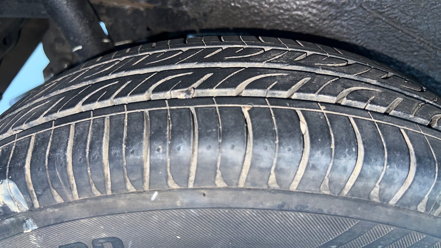 Used 2014 Maruti Suzuki Wagon R LXI Petrol Manual tyres RIGHT REAR TYRE TREAD VIEW