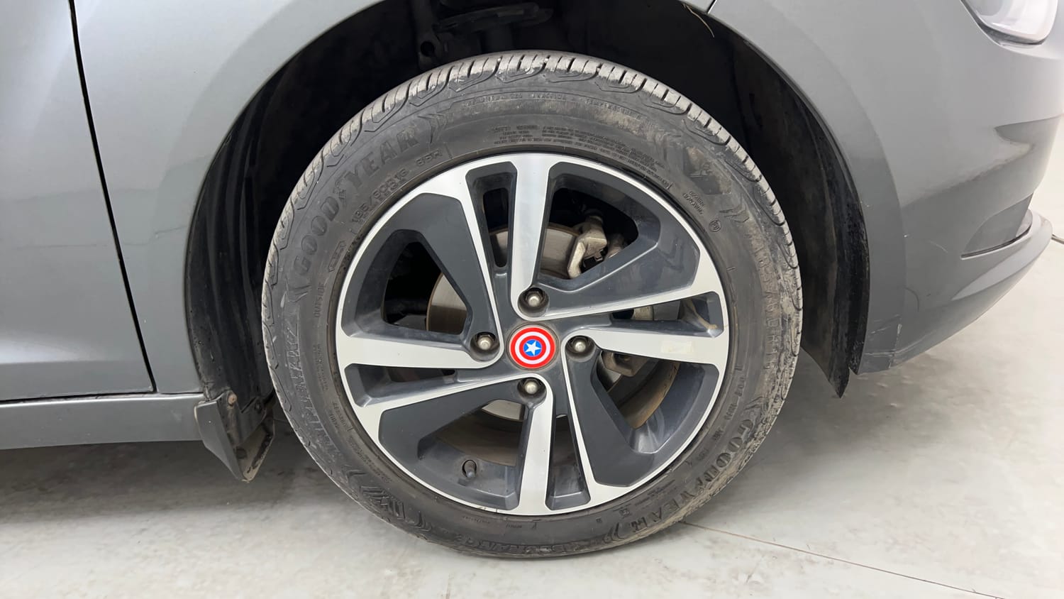 Used 2023 Tata Altroz XZ Diesel Diesel Manual tyres RIGHT FRONT TYRE RIM VIEW