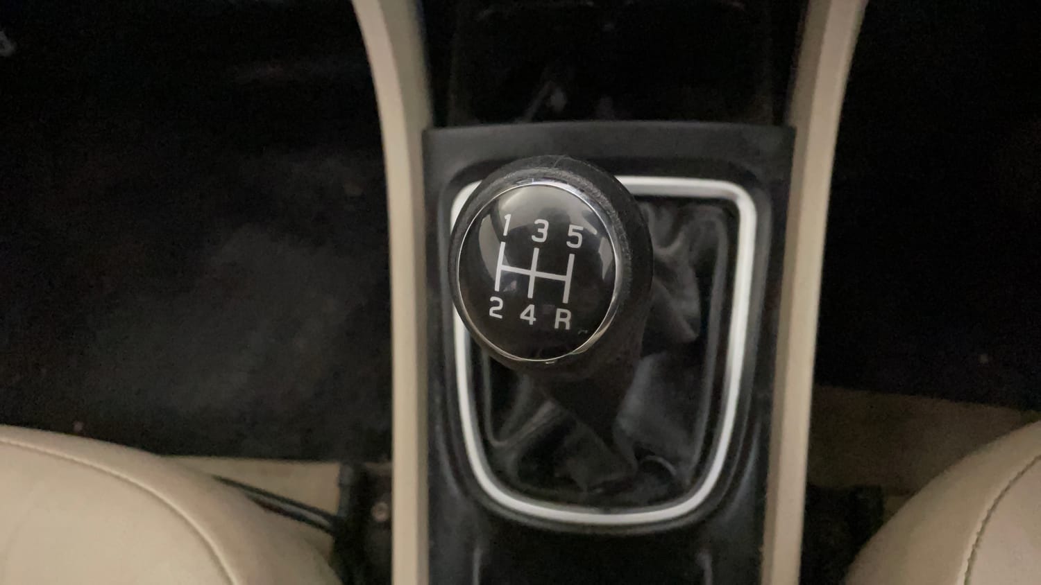 Used 2017 Maruti Suzuki Ciaz ZXI+ Petrol Manual interior GEAR  KNOB VIEW